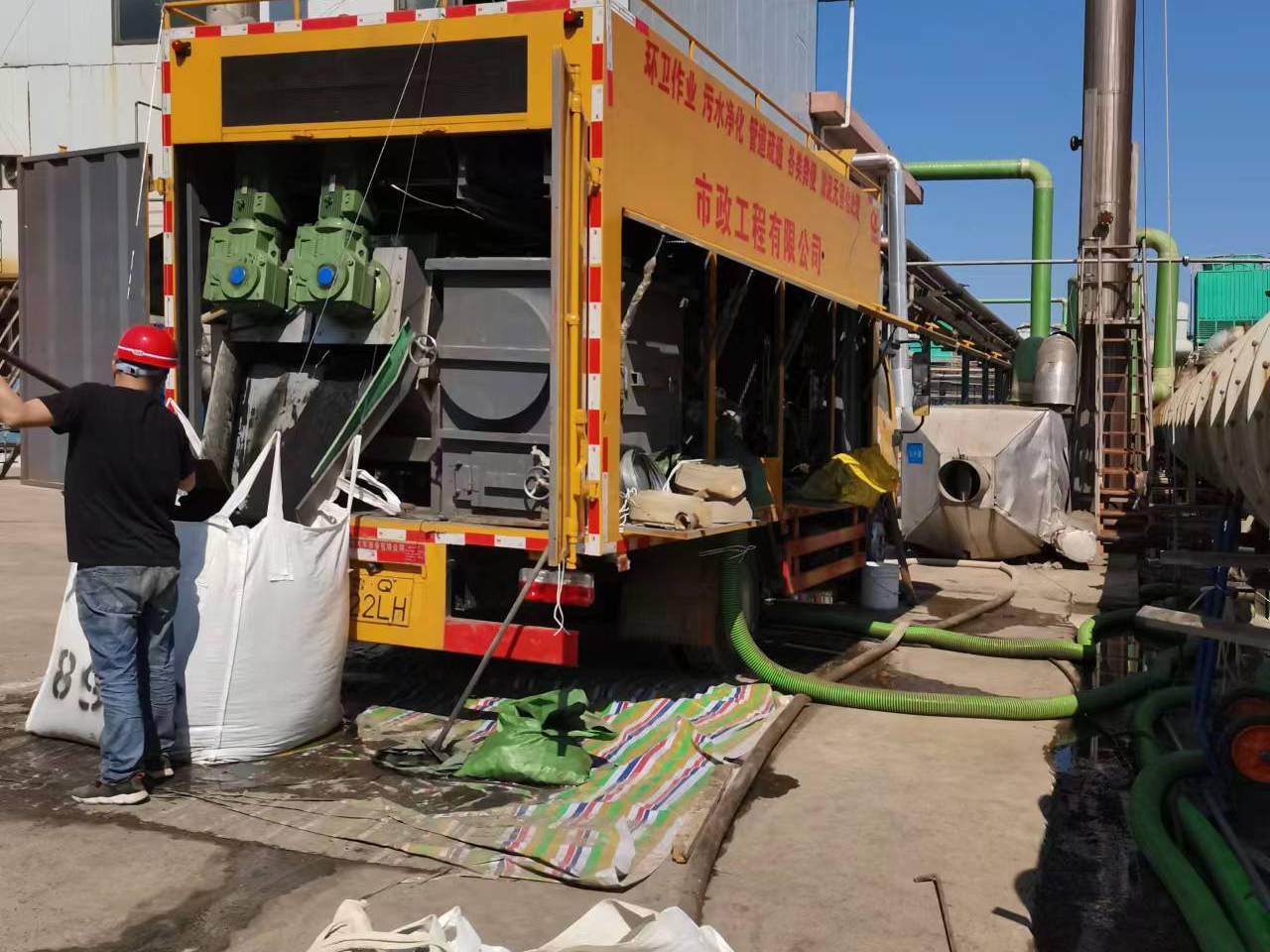 柳南淤泥压干处理